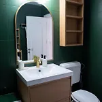 Elegant 2br In Chic Area *