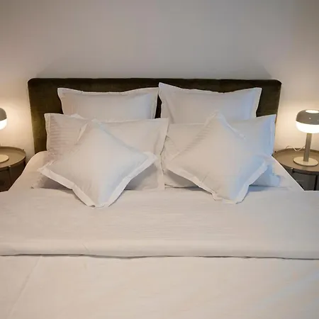 Elegant 2br In Chic Area *