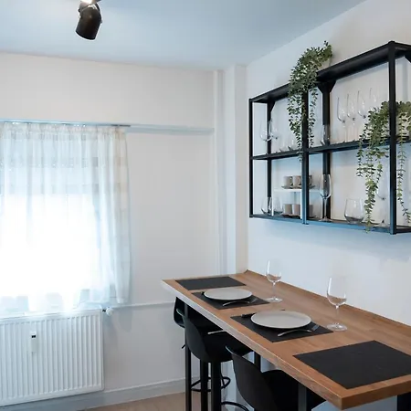 Elegant 2br In Chic Area Appartement *