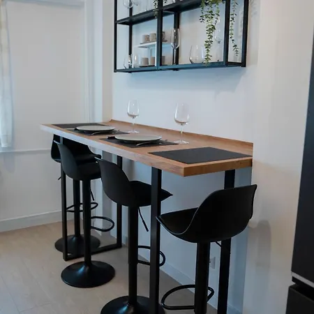 Elegant 2br In Chic Area