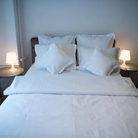 Elegant 2br In Chic Area