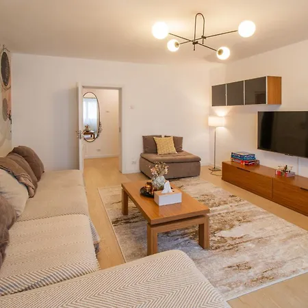 Elegant 2br In Chic Area