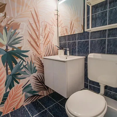 Elegant 2br In Chic Area *