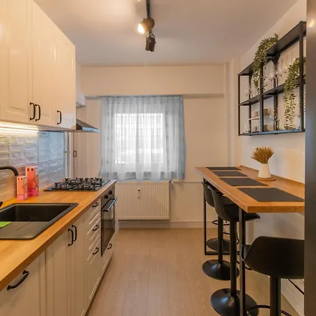 Elegant 2br In Chic Area