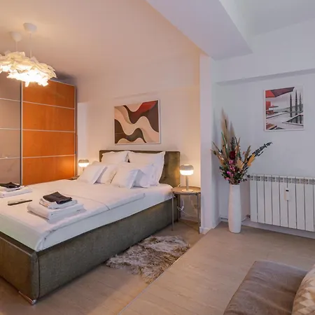 Elegant 2br In Chic Area