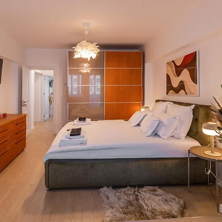 Elegant 2br In Chic Area