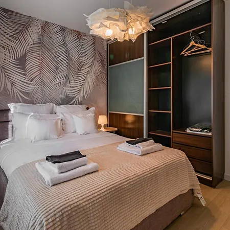 Elegant 2br In Chic Area *