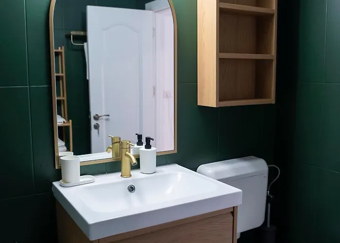 Elegant 2br In Chic Area *