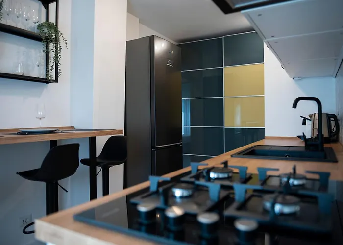 Апартаменти Elegant 2br In Chic Area Бухарест