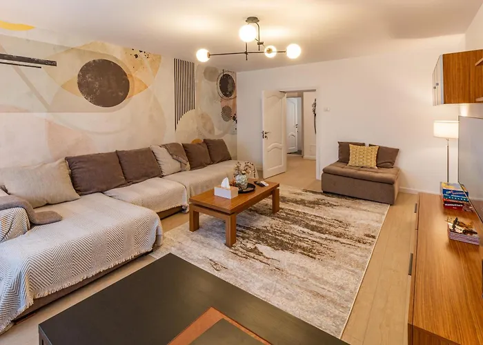 Elegant 2br In Chic Area *