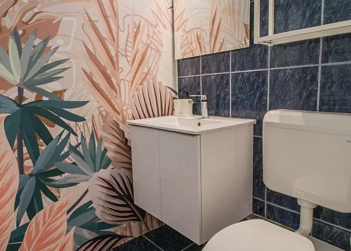 Elegant 2br In Chic Area *