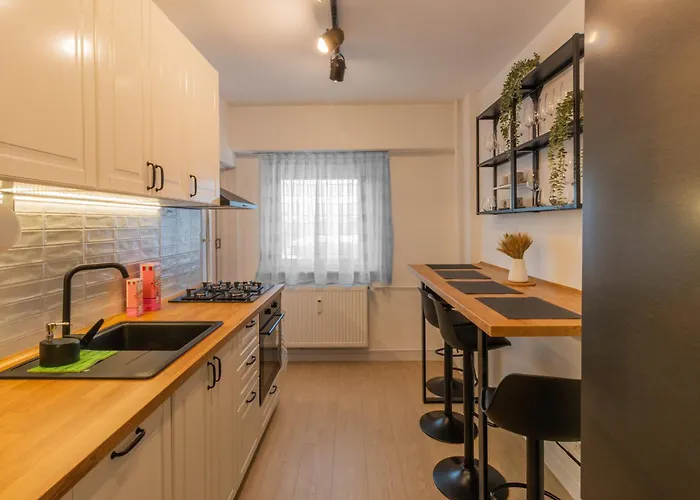 Elegant 2br In Chic Area