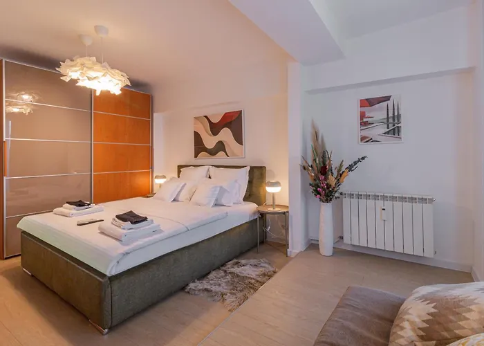 Elegant 2br In Chic Area