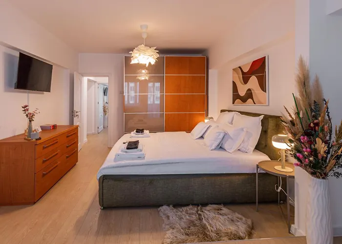 Elegant 2br In Chic Area