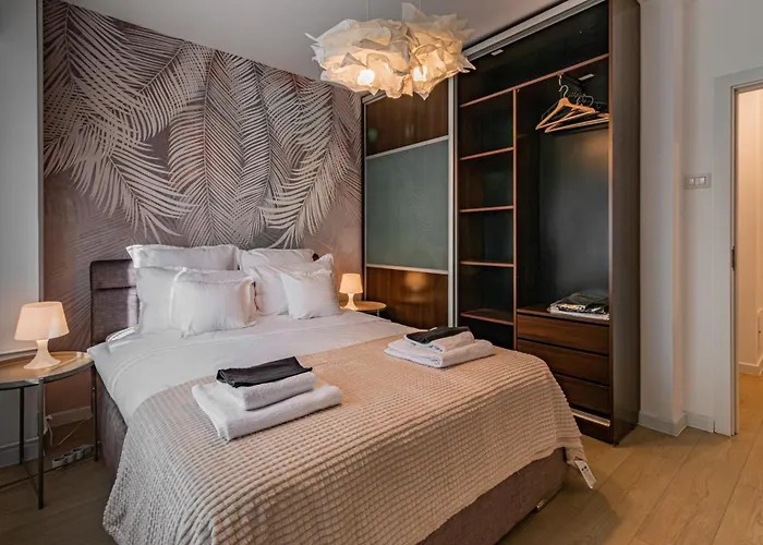 Elegant 2br In Chic Area *