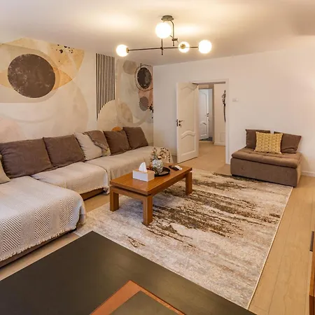 Elegant 2br In Chic Area *