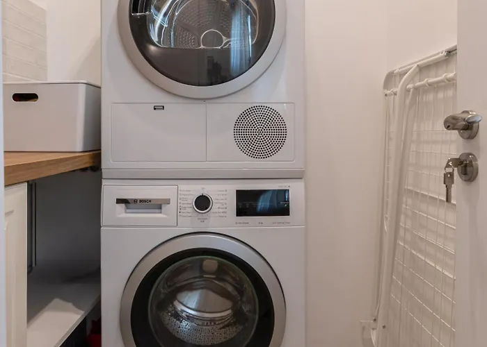 Apartment Elegant 2br In Chic Area Bukarest