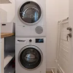 Apartman Elegant 2br In Chic Area Bukarest